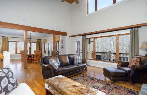 Fireside Retreat Hot Tub, Game Area, Fire Pit & Mountaintop Views! - Foto 17