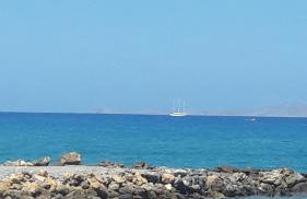 white house by the sea - Photo 18