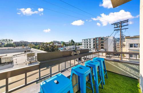 Beverly Hills Penthouse 2 BR Apt with Parking 407 - Photo 25