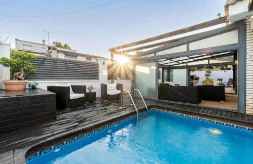 "Charm & Cozy 4BR - 3BA with Pool & Barbecue" - Photo 44