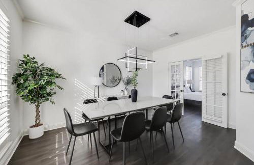 Luxury Home w Hot Tub near DFW Airport - Photo 5