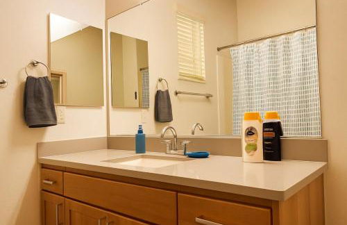 2 Bedroom Villa, Dog Park, Lake, WiFi, Laundry , Pool - Photo 18