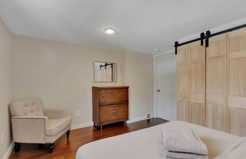 Charming Family Saratoga Home Walk to Track & Downtown - Photo 22