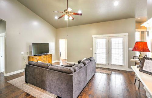 Elegant Smithfield Home with Views - 6 Mi to USU! - Foto 3