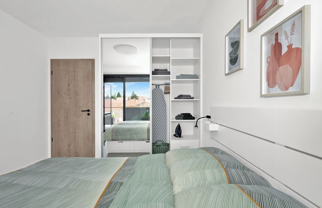 Fully equipped apartments with Terraces, Free garage parking, Netflix & AC - by Apartmány Šlapanice cz - Foto 10