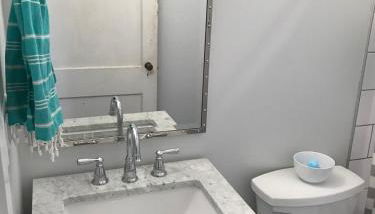 Wanderlust - completely renovated downtown cottage - Foto 2