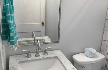 Wanderlust - completely renovated downtown cottage - Foto 2