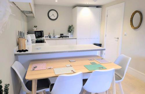 Compton Apartment with free parking - Photo 10