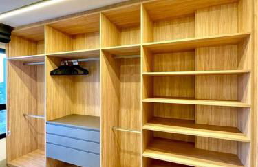 Um Luxo de Vista, Lindo Closet e Móveis Assinados - Foto 8