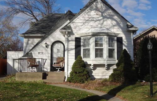 2 Blks St Marys Main Fl Beds Bath CoveredByFaith - Photo 1