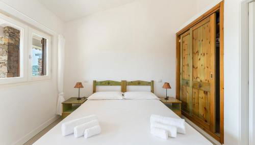 Lux Villa Palma, with private pool SouthSardiniaHolidays - Foto 5, towels, wardrobe