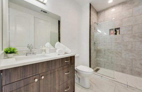 Metro View 2BR I Parking I King Bed I Workspace - Foto 7