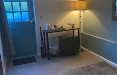 Self-contained, Framlingham Snug, Private Parking, no cooking facilities - Foto 4