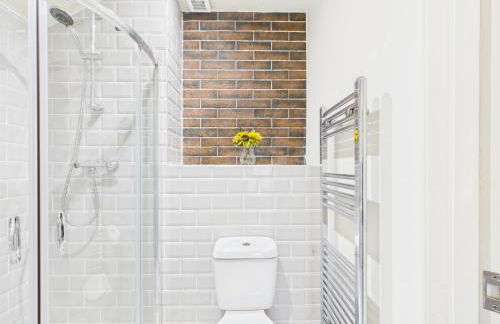 Stylish 6 Bed Apartment - Ideal for Contractors, Health Care workers - Peterborough - Foto 7