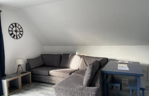 Lochside Loft - Self Catering Apartment for 2 In a great location for Inverness Airport and both Cabot Highlands & Nairn Golf Courses - Foto 7