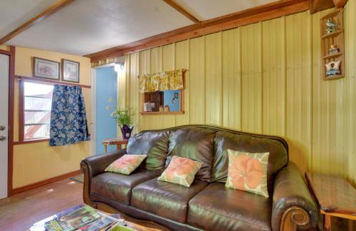 Serene Green Forest Hideaway with Spacious Yard - Foto 7