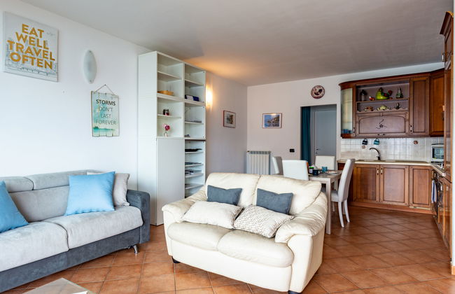 2 bedroom Apartment in Bellano with garden and terrace - Photo 9