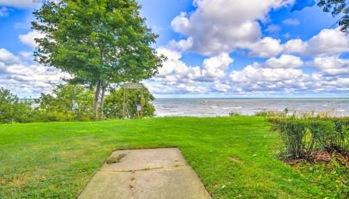Private Waterfront Lake Erie Home with BBQ Patio - Foto 4