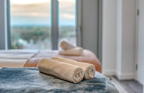 2-BR Near Salford Royal - City & Town Centre View - 1 Minute to Train & Tram Station - Sleeps 6 - Foto 38