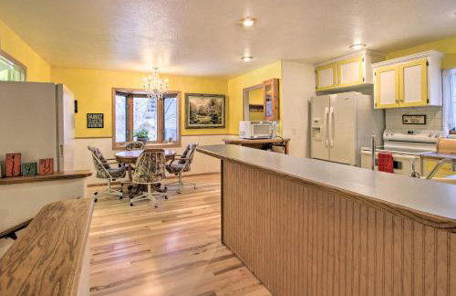 Cozy Home with Hot Tub Half Mi to Salmon River! - Foto 9