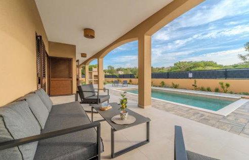 4 Bedroom Cozy Home In Jovici - Photo 2