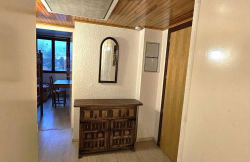 Sunny balcony steps from the slopes - Foto 12