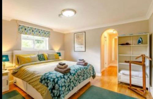 The Nook located in a beautiful garden setting with parking - Foto 9