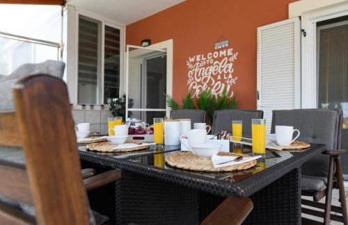 Angela a la Corfu - Foto 2