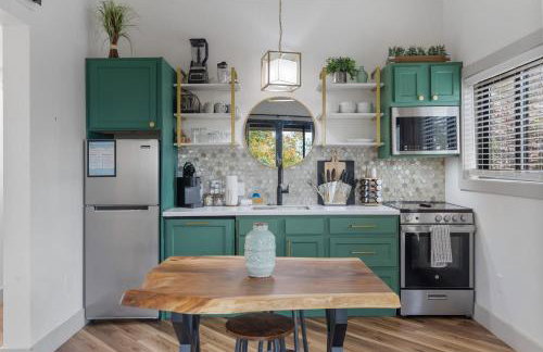 The Evergreen Treehouse with Winter Views - Foto 8