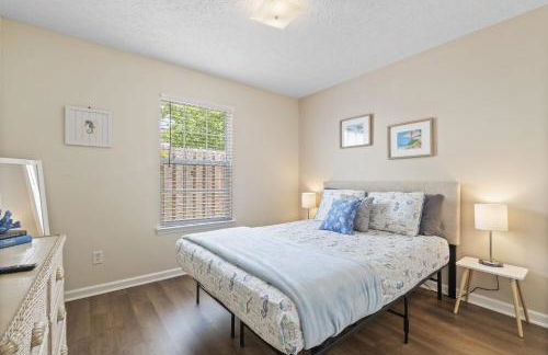 Escape to Paradise w Saltwater Pool 25 Min to PCB - Foto 15