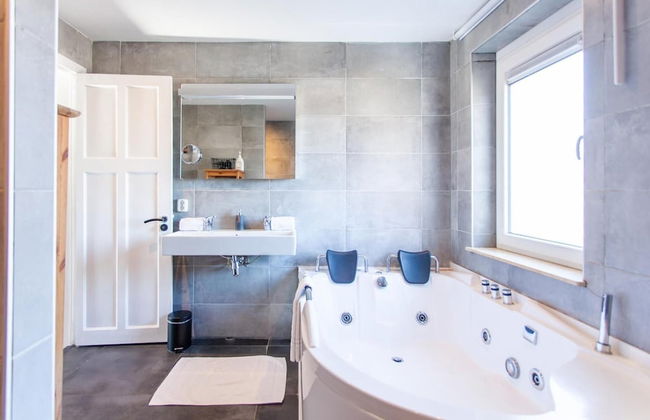 Charming Villa Near Maastricht and Hillside - Foto 42