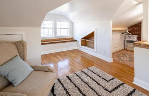 Contemporary 3-Bedroom Home with Balcony in RVA - Foto 26