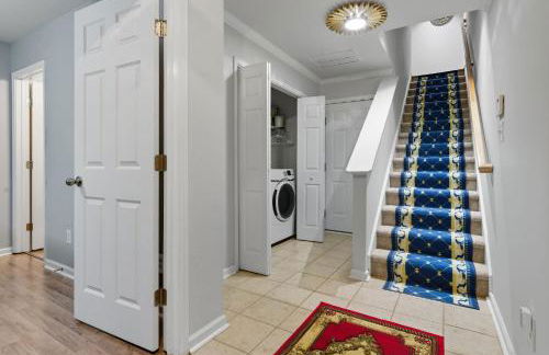 Entire home in prime Raleigh with community pool, dog park and golf course - Photo 13