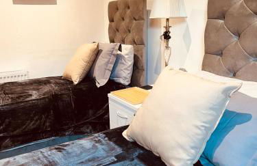 Spacious 5 Bedroom Home in Central Kidderminster with Private Parking and Electric Vehicle Facilities, Easy Access to Birmingham and Nearby Towns - Foto 38