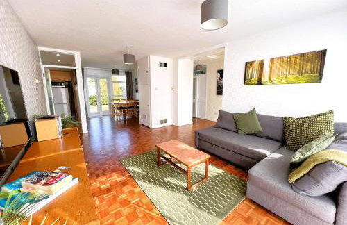 Spacious Family Bungalow with Garden for up to 7 - Photo 12