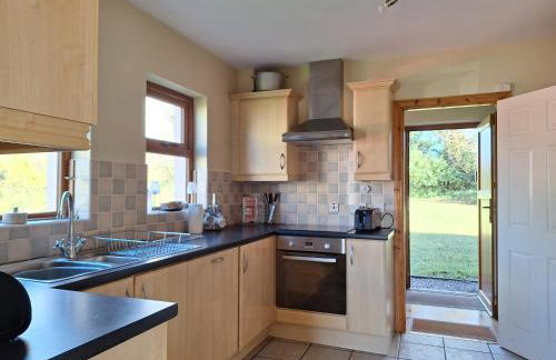 Beautiful Lakeside Holiday Home (6 Portinode Cottages) - Foto 7