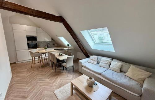 Modern Cocoon Under Roof Parking Close to Tram - Foto 1