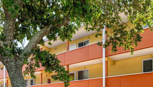Calm Waterside Condo - Views, Pool & Family Fun - Foto 4