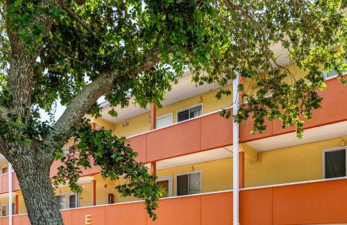 Calm Waterside Condo - Views, Pool & Family Fun - Foto 4