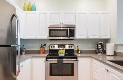 City Water View Oasis with Pool & Gym near Cruise in Heart of Seattle - Foto 19