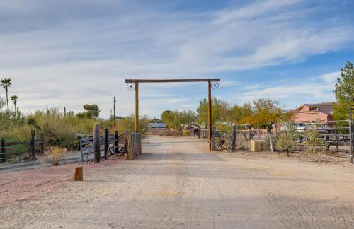 Horse Ranch Hideaway! Wickenburg Equestrian Casita - Photo 27