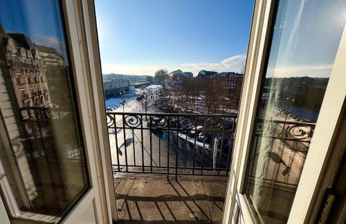 Suite Style Hôtel avec Balcon Vue Gare Netflix - Foto 14