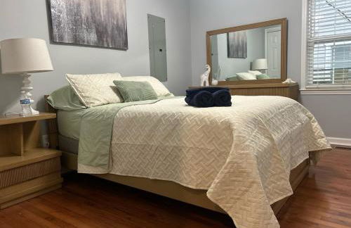 Under the Oaks, A Downtown Hidden Gem - Foto 27