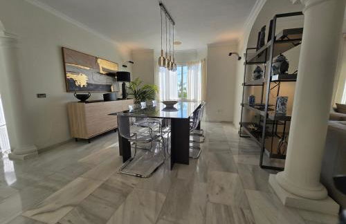 Large Family Villa 500m From Beach with Stunning Views - Photo 15