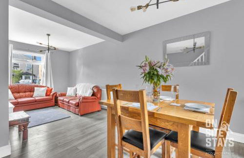 OnSiteStays - Large 3 bedroom, 2 bathroom, driveway, Garden, Sleeps 6 Comfortably - Foto 6