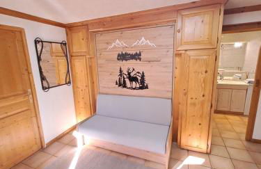 A4 km de Megève très joli studio avec jacuzzi ,vue sur les montagnes au calme - Foto 5