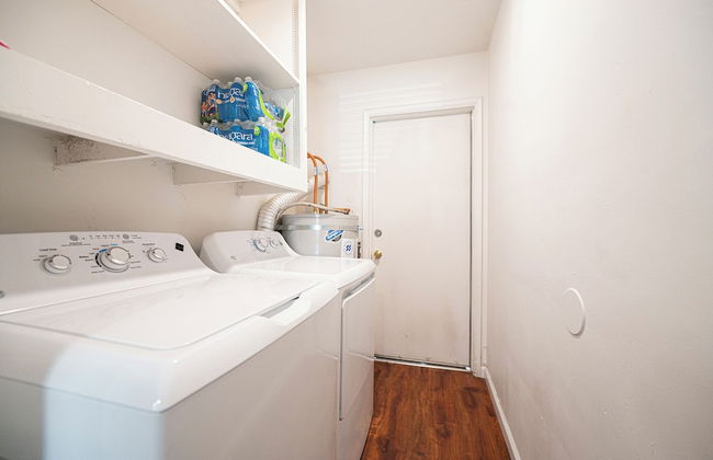 Longer Stay for Travelers Blocks from Hospital and Downtown Security Gates - Foto 43