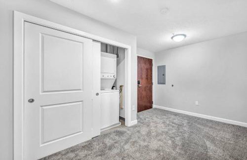 Luxury High-rise Condo w/ Views! Heart of Downtown - Photo 28