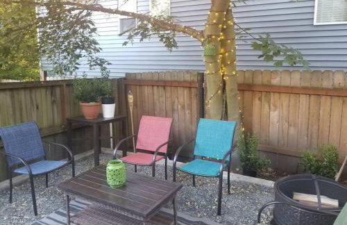 Central 2 bedroom unit with 3 beds and 3 large TVs - Photo 7