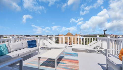 1 Block to Beach, Park 3 cars, Game Room and Balcony - Foto 5